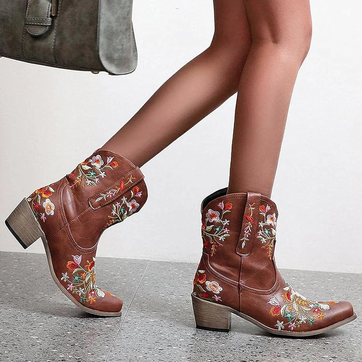 Cowboy Boots for Women Wide Calf Cowgirl Boots Low Heel Boots Retro Chunky Heels Embroidered Pointed Toe Cowboy Boots
