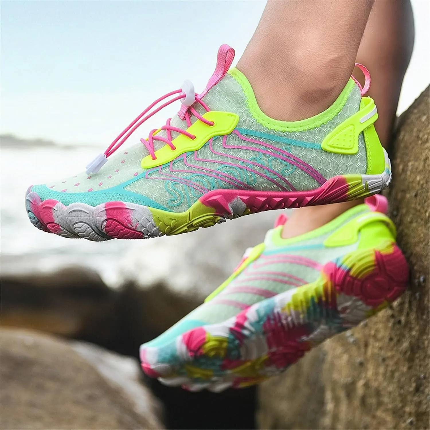 Men's and Women's Non Slip Water Shoes Quick Drying Outdoor River Tracing Hiking Running Fitness Shoes Mens Colorful Indoor Fitness Comfy Sneakers Summer Breathable Gym Sneakers