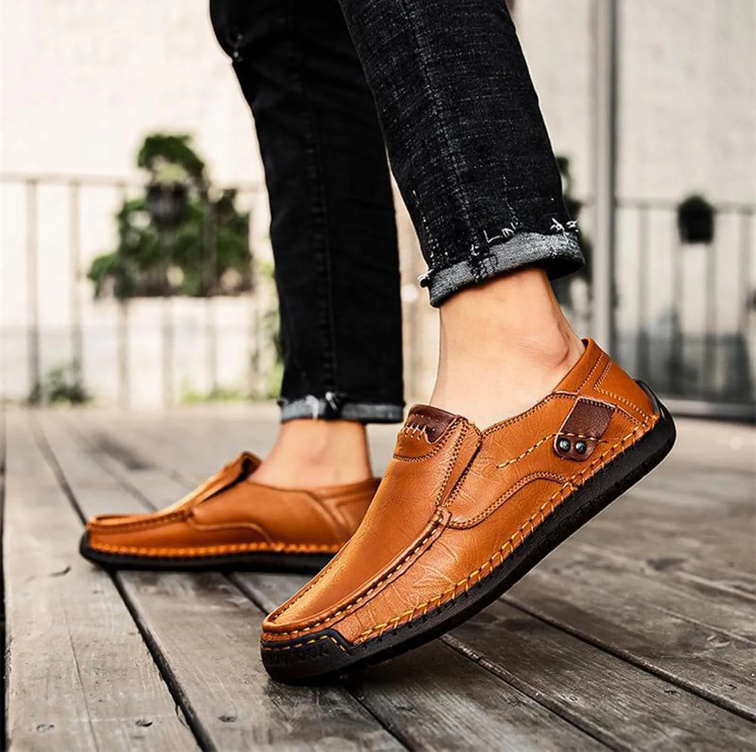 Men's Retro Hand-Stitched Leather Soft-Soled Loafers Shoes Fashion Comfortable Breathable Non-Slip Driving Loafers