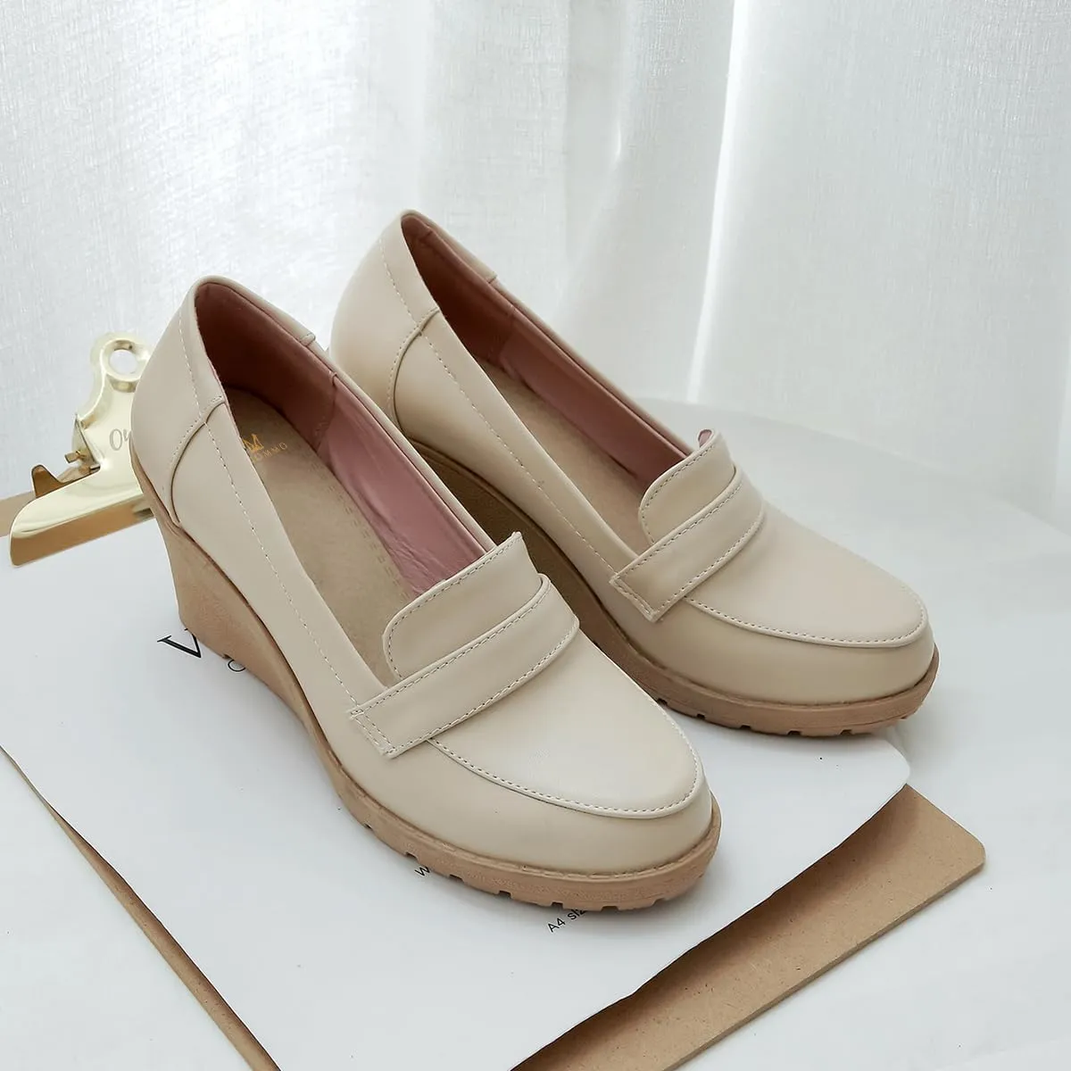 MOOMMO Women Platform Wedge Loafers Pumps Shoes Slip On Round Closed Toe Oxford Shoes Matte Leather Chunky Block Heel Penny Loafers Ladies Dressy Elegant Uniform Office Work Shoe Club Daily 4-10 M US